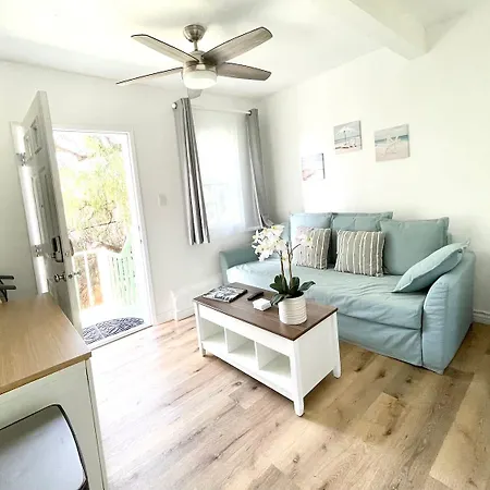 Hidden Gem With Hot Tub And Parking - 4 Guests Apartment